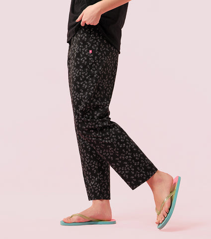 Essentials – E4A5 Hangout Pant Relaxed Fit | Mid Rise | Regular Length - Black Floral Print