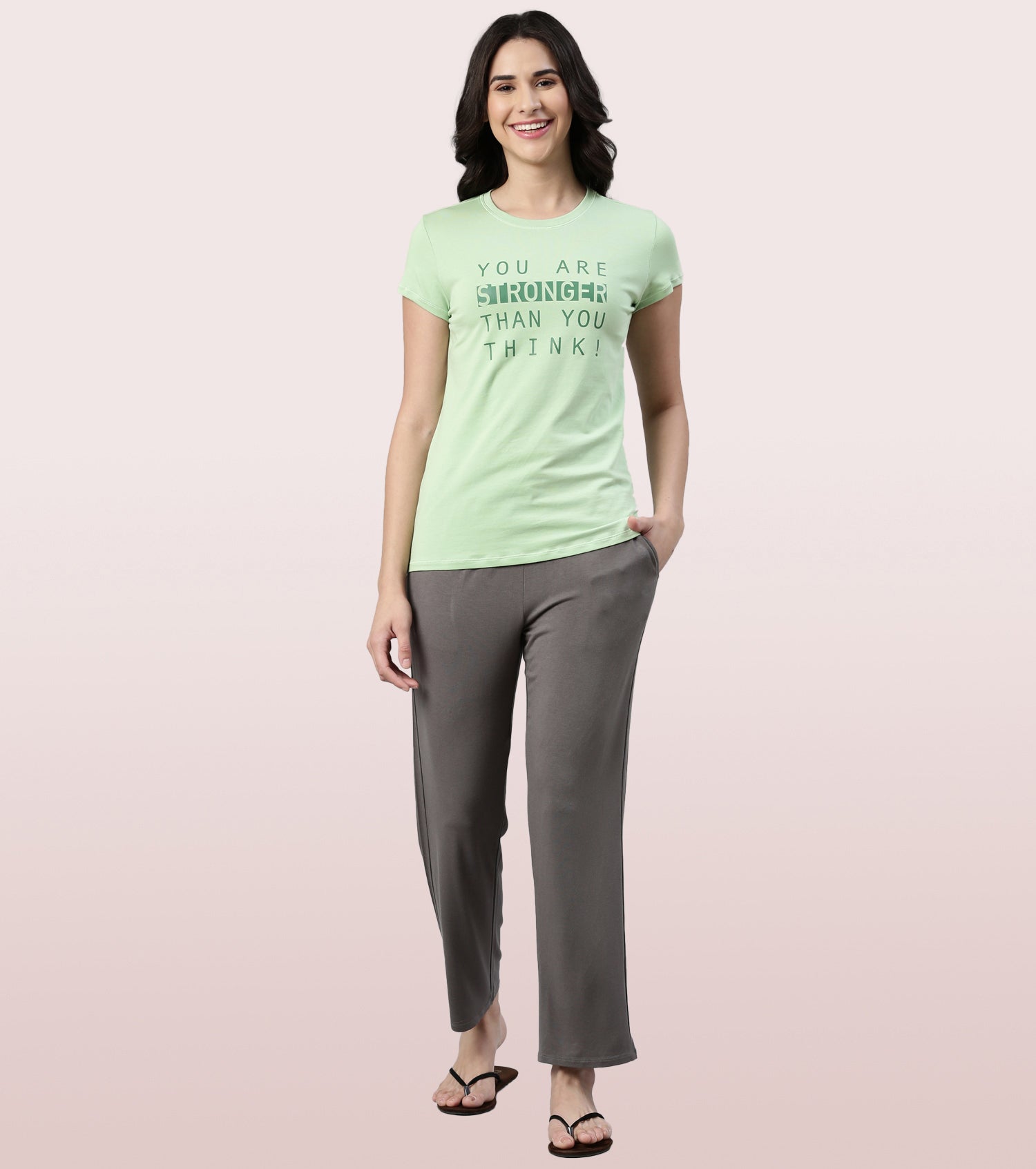 Essentials – E404
BASIC HOME PANT | VISCOSE SPANDES SOLID PULL-ON PANT
RELAXED FIT | MID RISE | REGULAR LENGTH